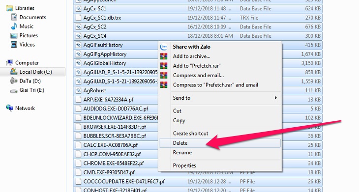 chọn tất cả trong thư mục Prefetch, tiến hành xóa