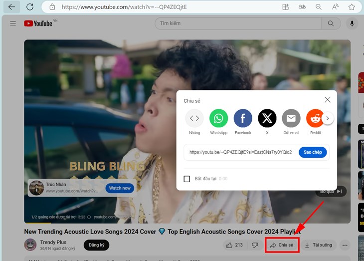 Nhấn nút chia sẻ tại video mà bạn muốn tải về